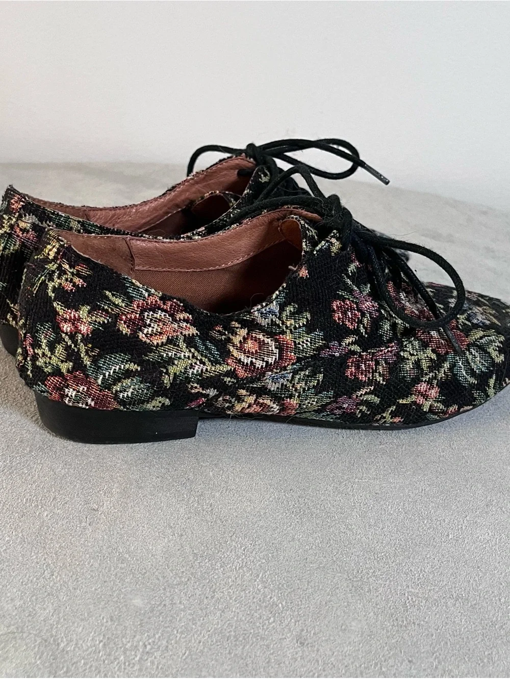Jeffrey Campbell Black Floral Tapestry Lace-Up Oxford Flats Size 7 Brocade